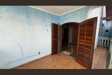 Casa para alugar com 342m², 4 quartos e 6 vagas Casa para alugar com 342m², 4 quartos e 6 vagasQuarto 1 Varanda