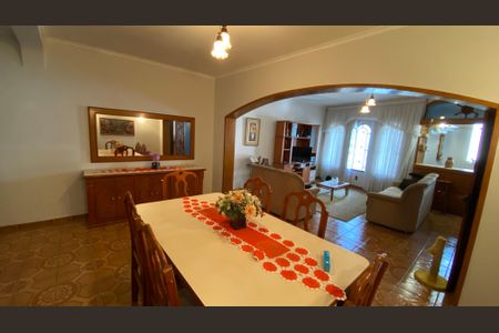 Casa para alugar com 342m², 4 quartos e 6 vagas Casa para alugar com 342m², 4 quartos e 6 vagas Sala de Jantar