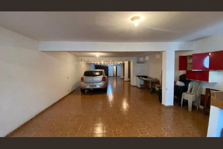 Casa para alugar com 342m², 4 quartos e 6 vagas Casa para alugar com 342m², 4 quartos e 6 vagasGaragem