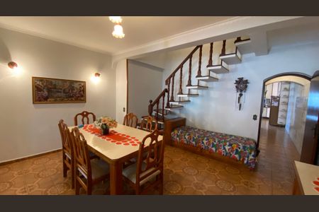 Casa para alugar com 342m², 4 quartos e 6 vagas Casa para alugar com 342m², 4 quartos e 6 vagasSala de Jantar