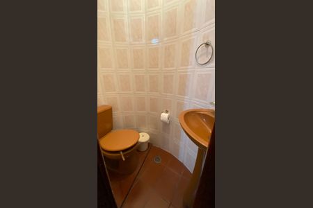 Casa para alugar com 342m², 4 quartos e 6 vagas Casa para alugar com 342m², 4 quartos e 6 vagasGaragem - Banheiro