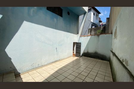 Casa para alugar com 342m², 4 quartos e 6 vagas Casa para alugar com 342m², 4 quartos e 6 vagasQuintal