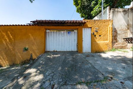 Casa à venda com 360m², 5 quartos e 5 vagasFachada e placa
