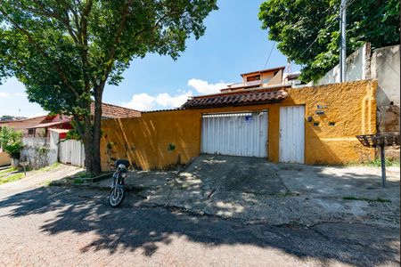 Casa à venda com 360m², 5 quartos e 5 vagasFachada e placa