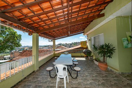 Casa à venda com 360m², 5 quartos e 5 vagasCasa 2 - Varanda da Sala 1