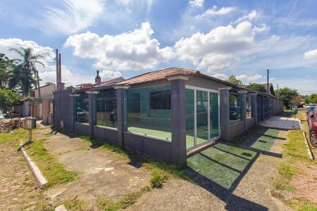 Casa à venda com 100m², 2 quartos e 2 vagas Casa à venda com 100m², 2 quartos e 2 vagasFachada