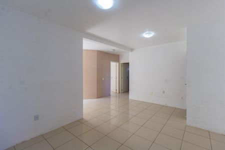 Casa à venda com 100m², 2 quartos e 2 vagas Casa à venda com 100m², 2 quartos e 2 vagasSala