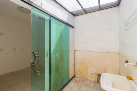 Casa à venda com 100m², 2 quartos e 2 vagas Casa à venda com 100m², 2 quartos e 2 vagasÁrea de Serviço
