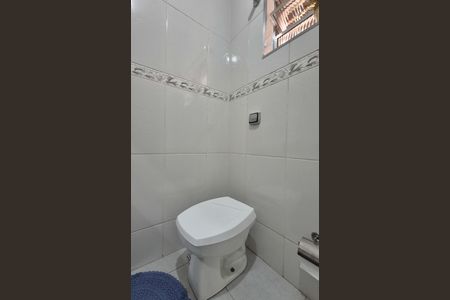 Casa à venda com 154m², 3 quartos e 2 vagas Casa à venda com 154m², 3 quartos e 2 vagasBanheiro 2