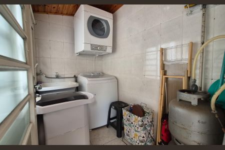 Casa à venda com 154m², 3 quartos e 2 vagas Casa à venda com 154m², 3 quartos e 2 vagasÁrea de Serviço