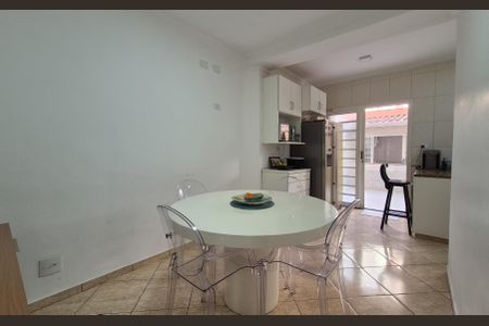Casa à venda com 154m², 3 quartos e 2 vagas Casa à venda com 154m², 3 quartos e 2 vagasCozinha