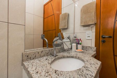 Casa de condomínio à venda com 100m², 2 quartos e 2 vagas Casa de condomínio à venda com 100m², 2 quartos e 2 vagasBanheiro da Suíte