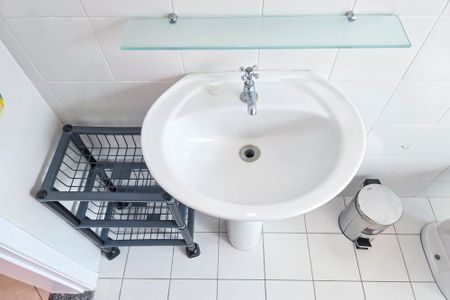 Apartamento para alugar com 74m², 2 quartos e 1 vaga Apartamento para alugar com 74m², 2 quartos e 1 vagaBanheiro da Suíte