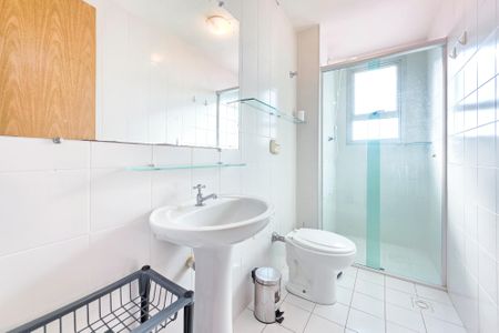 Apartamento para alugar com 74m², 2 quartos e 1 vaga Apartamento para alugar com 74m², 2 quartos e 1 vagaBanheiro da Suíte