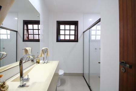 Casa de condomínio à venda com 313m², 5 quartos e 7 vagasBanheiro Social