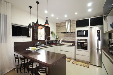 Casa de condomínio à venda com 313m², 5 quartos e 7 vagasCozinha