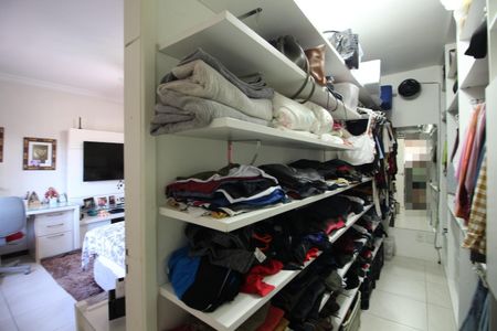 Casa de condomínio à venda com 313m², 5 quartos e 7 vagasQuarto 4 - Closet da Suíte