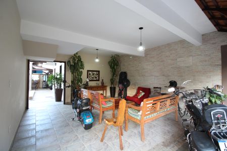 Casa de condomínio à venda com 313m², 5 quartos e 7 vagasGaragem