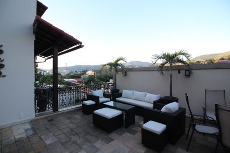 Casa de condomínio à venda com 313m², 5 quartos e 7 vagasPiscina