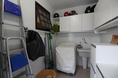 Casa de condomínio à venda com 313m², 5 quartos e 7 vagasÁrea de Serviço