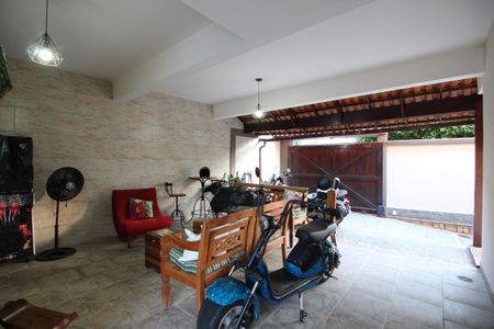 Casa de condomínio à venda com 313m², 5 quartos e 7 vagasGaragem