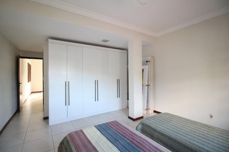 Casa de condomínio à venda com 313m², 5 quartos e 7 vagasQuarto 3 - Suíte