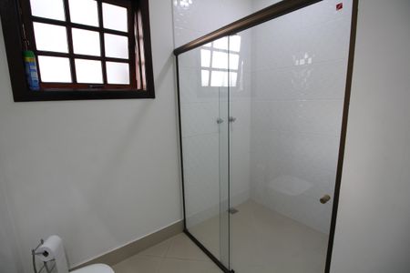 Casa de condomínio à venda com 313m², 5 quartos e 7 vagasBanheiro Social