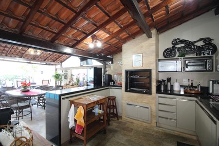 Casa de condomínio à venda com 313m², 5 quartos e 7 vagasChurrasqueira