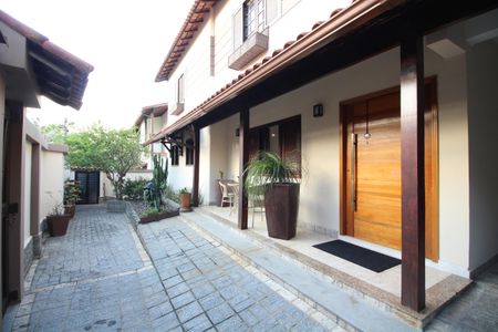 Casa de condomínio à venda com 313m², 5 quartos e 7 vagasFrente
