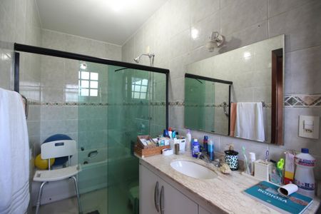 Casa de condomínio à venda com 313m², 5 quartos e 7 vagasQuarto 2 - Banheiro da Suíte