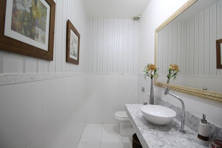 Casa de condomínio à venda com 313m², 5 quartos e 7 vagasLavabo 2