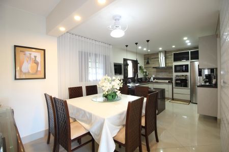 Casa de condomínio à venda com 313m², 5 quartos e 7 vagasSala 1