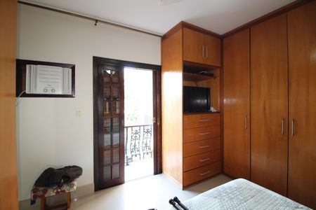 Casa de condomínio à venda com 313m², 5 quartos e 7 vagasQuarto 2 - Suíte