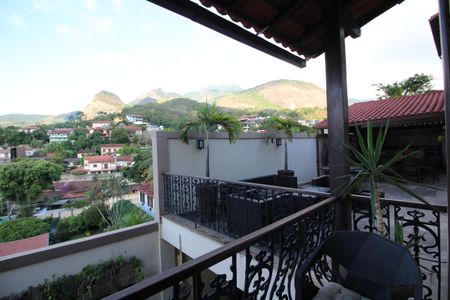 Casa de condomínio à venda com 313m², 5 quartos e 7 vagasQuarto 2 - Varanda da Suíte