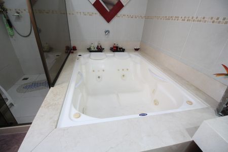 Casa de condomínio à venda com 313m², 5 quartos e 7 vagasQuarto 4 - Banheiro da Suíte