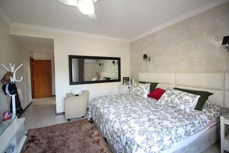 Casa de condomínio à venda com 313m², 5 quartos e 7 vagasQuarto 4 - Suíte