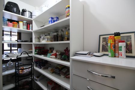 Casa de condomínio à venda com 313m², 5 quartos e 7 vagasCozinha - Despensa