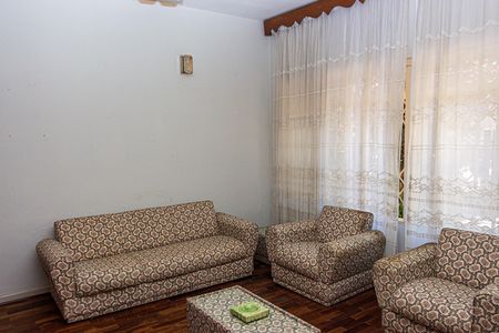 Casa à venda com 280m², 4 quartos e 8 vagas Casa à venda com 280m², 4 quartos e 8 vagasSala