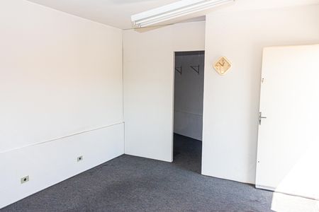 Casa à venda com 280m², 4 quartos e 8 vagas Casa à venda com 280m², 4 quartos e 8 vagasEscritório
