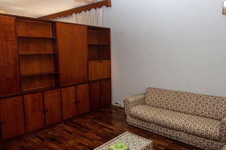 Casa à venda com 280m², 4 quartos e 8 vagas Casa à venda com 280m², 4 quartos e 8 vagasSala