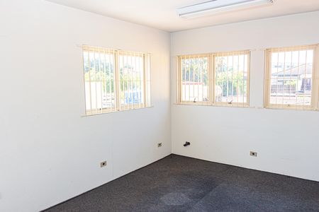 Casa à venda com 280m², 4 quartos e 8 vagas Casa à venda com 280m², 4 quartos e 8 vagasEscritório