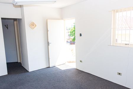 Casa à venda com 280m², 4 quartos e 8 vagas Casa à venda com 280m², 4 quartos e 8 vagasEscritório