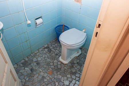 Casa à venda com 280m², 4 quartos e 8 vagas Casa à venda com 280m², 4 quartos e 8 vagasBanheiro de serviço