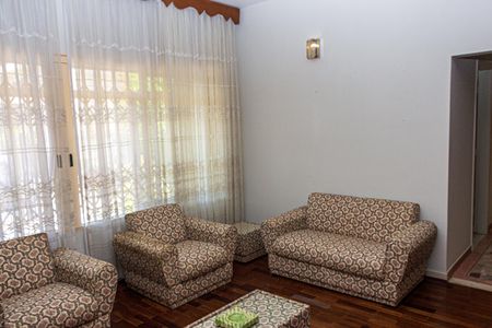 Casa à venda com 280m², 4 quartos e 8 vagas Casa à venda com 280m², 4 quartos e 8 vagasSala