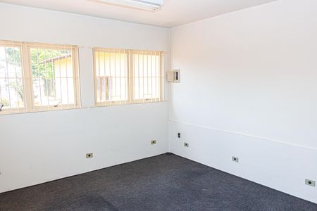 Casa à venda com 280m², 4 quartos e 8 vagas Casa à venda com 280m², 4 quartos e 8 vagasEscritório