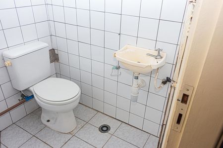 Casa à venda com 280m², 4 quartos e 8 vagas Casa à venda com 280m², 4 quartos e 8 vagasBanheiro do Escritório