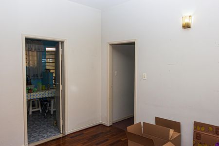 Casa à venda com 280m², 4 quartos e 8 vagas Casa à venda com 280m², 4 quartos e 8 vagasSala
