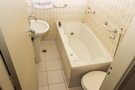 Casa à venda com 280m², 4 quartos e 8 vagas Casa à venda com 280m², 4 quartos e 8 vagasBanheiro da Suíte