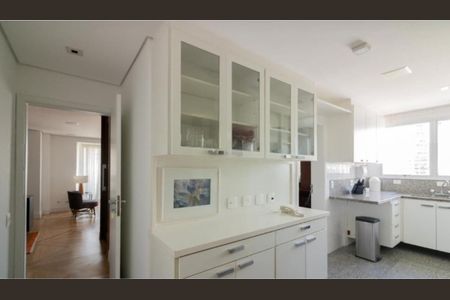 Apartamento à venda com 145m², 2 quartos e 3 vagasFoto 01