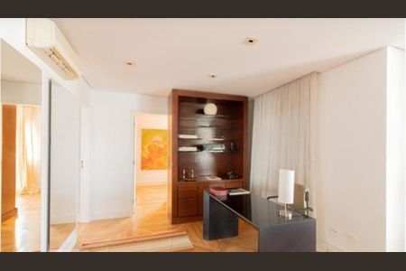 Apartamento à venda com 145m², 2 quartos e 3 vagasFoto 01